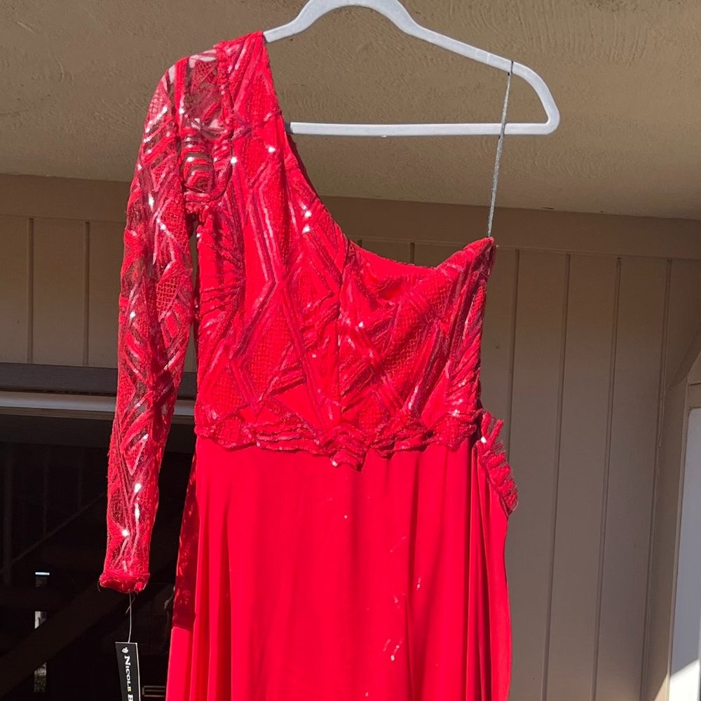 Nicole Bakti one shoulder gown - Picture 4 of 9